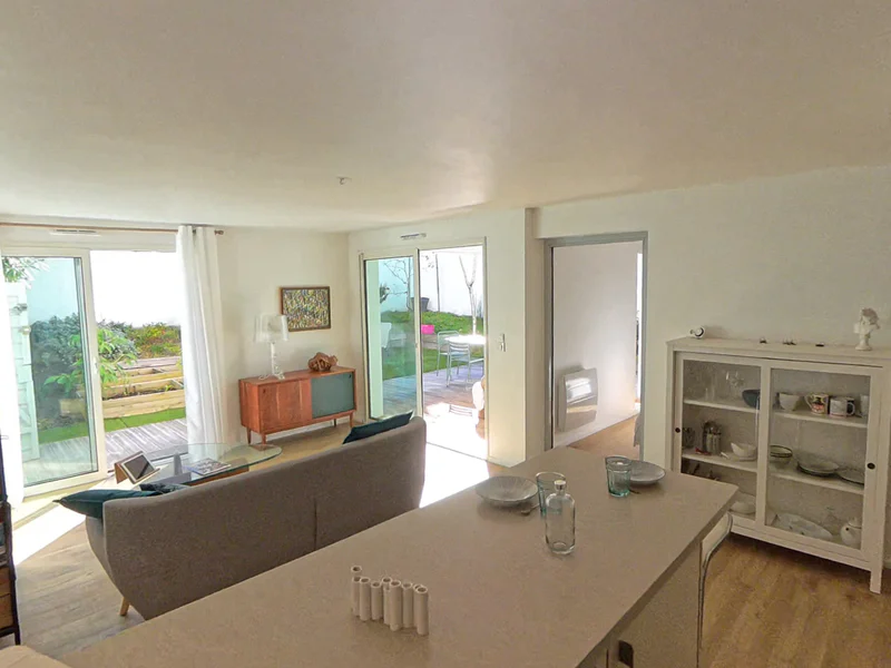 appartement T2 biarritz panoramique cuisine salon golfstone immobilier.jpeg